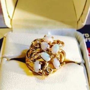 14k solid gold and Opal ring size 7.75